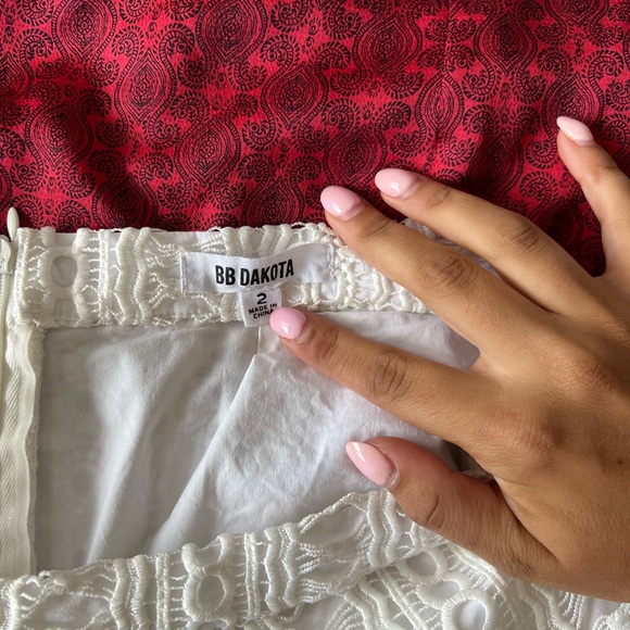 BB Dakota white crochet mini skirt - Picture 3 of 3